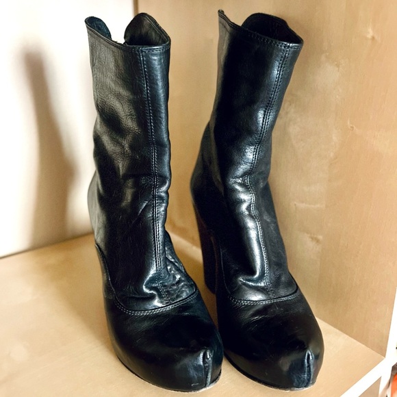 Fiorentini + Baker Black Heeled Leather Boots - Picture 3 of 12